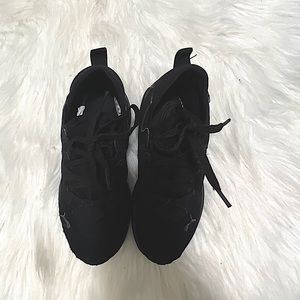 PUMA Unisex Cell Vive All Black Little Kids' Sneakers